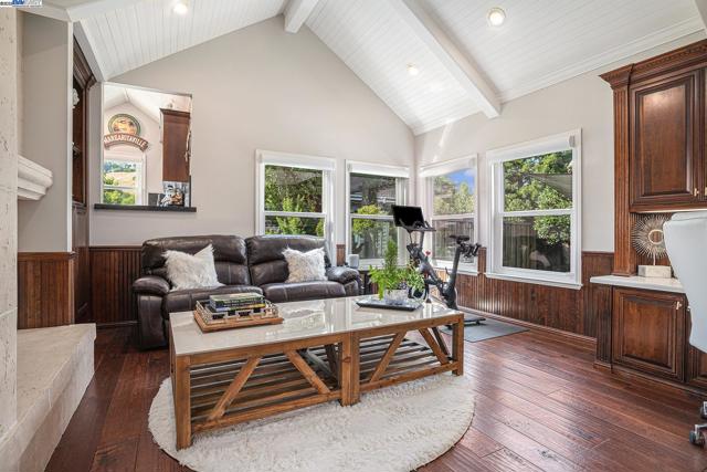 91 RED CYPRESS CT, Danville CA: https://media.crmls.org/mediaz/caee11f0-aaed-466c-ad83-27727c5c7691.jpg