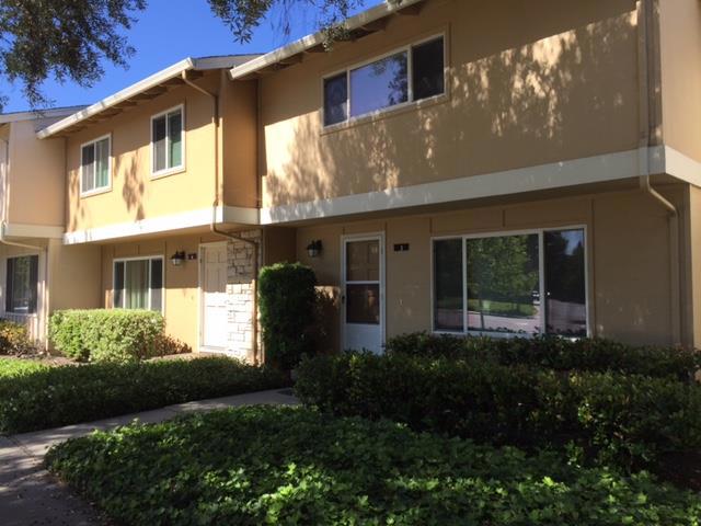 3 Comstock Queen Court, Mountain View CA: https://media.crmls.org/mediaz/caee12e4-b679-4126-a428-866aea27a4e8.jpg