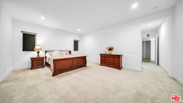 12553 N Ridgeline Road, Porter Ranch CA: https://media.crmls.org/mediaz/caee1bf5-678a-4d51-8c4a-a6ed5afdaaa7.jpg