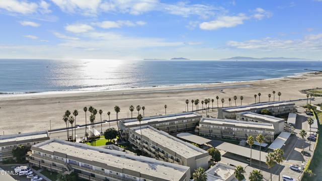 275 E Surfside Drive, Port Hueneme CA: https://media.crmls.org/mediaz/caeeb88a-3c6d-43f7-b520-8fb663e8e8f2.jpg