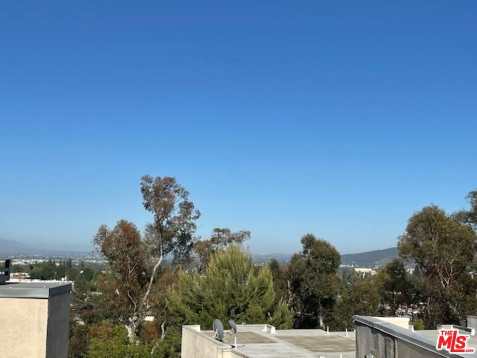 https://media.crmls.org/mediaz/caefacba-d6ed-49a4-9007-c28b2f79e6fd.jpg?preset=X-Large