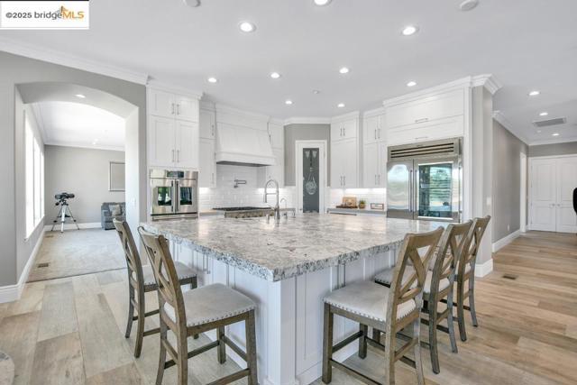 430 Ellisa Ln, Brentwood CA: https://media.crmls.org/mediaz/caf02cfb-cfbe-4076-aa02-5965cf0302f6.jpg