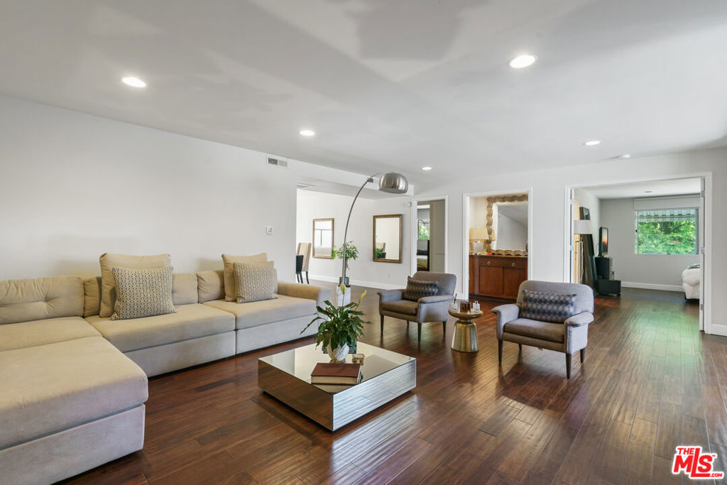 603 N Doheny Drive 2B, Beverly Hills, CA 90210