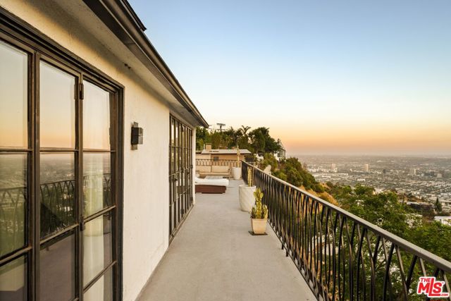 6 Bed Home for Sale in Los Angeles, California