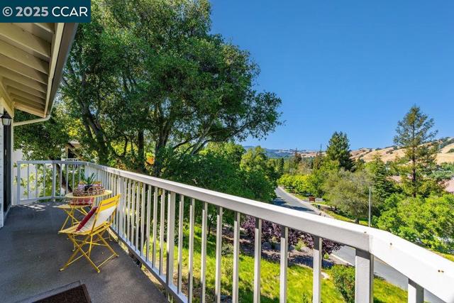4332 Terra Granada Dr, Walnut Creek CA: https://media.crmls.org/mediaz/caf13453-66d6-42e7-b912-e77d65dcca08.jpg