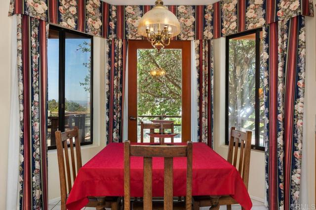 Detail Gallery Image 12 of 54 For 2394 Vista Grande, Vista,  CA 92084 - 3 Beds | 2/1 Baths