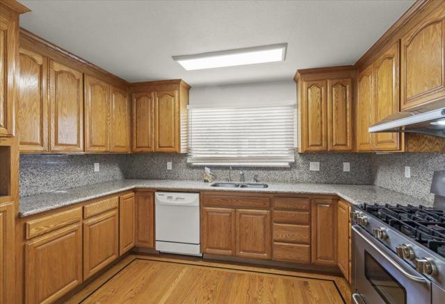 1793 H Street, Union City CA: https://media.crmls.org/mediaz/caf18686-91c9-41a2-9fe8-bcca1071f676.jpg