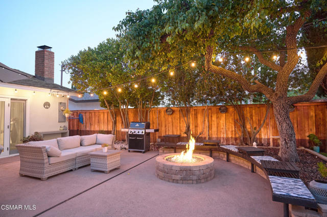 26007 Philrich Circle, Calabasas CA: https://media.crmls.org/mediaz/caf199d1-d9fa-460a-9722-975babf3679d.jpg