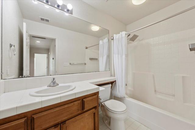 1446 Nottingham Circle, Los Banos CA: https://media.crmls.org/mediaz/caf1fb8e-8385-4f8e-940c-f06ee21359f2.jpg