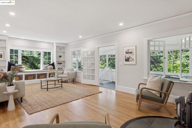 2181 Andrews St, Oakland CA: https://media.crmls.org/mediaz/caf27949-99bb-488b-8849-9cfb2e86bd08.jpg
