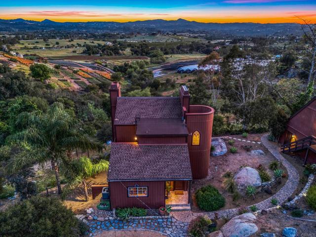 30593 Miller Road, Valley Center CA: https://media.crmls.org/mediaz/caf2b365-3678-4579-89d8-9157cf80ab8e.jpg