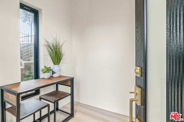 2315 Loma Vista Place, Los Angeles CA: https://media.crmls.org/mediaz/caf3f302-2dde-4b48-a4ca-abbc3dd41f29.jpg