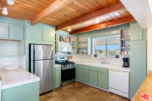 2302 Latigo Canyon Road, Malibu CA: https://media.crmls.org/mediaz/caf40bea-cfdd-4203-a7ee-0fdc944210de.jpg