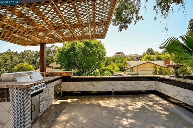 3698 De Rosa Ct, Concord CA: https://media.crmls.org/mediaz/caf42ad8-c415-474f-acff-e0b9782f4e4f.jpg