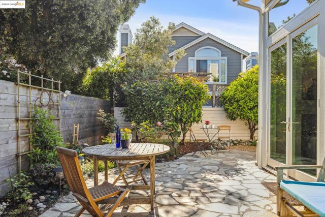 26 Farallon Ct, Richmond CA: https://media.crmls.org/mediaz/caf437d1-6333-4c4e-a882-59944c78302f.jpg