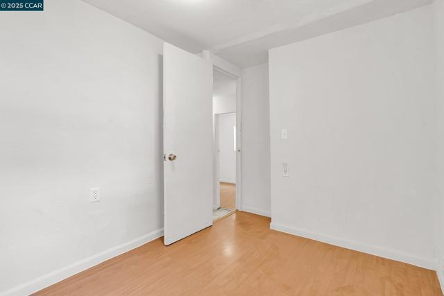 2150 35Th Ave, Oakland CA: https://media.crmls.org/mediaz/caf43901-e749-400f-b954-f90356e435bc.jpg