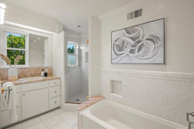 14228 Amherst Court, Los Altos Hills CA: https://media.crmls.org/mediaz/caf47e6e-3515-4883-9efc-35597e7718b6.jpg
