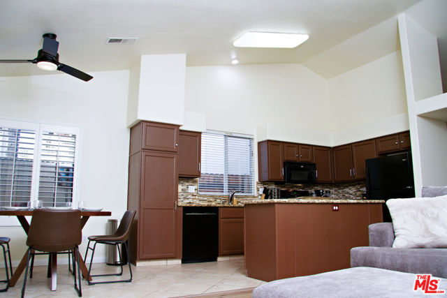 8506 Blue Heron Drive, Bakersfield CA: https://media.crmls.org/mediaz/caf4ae15-2111-40a6-9d8c-114de31730f3.jpg