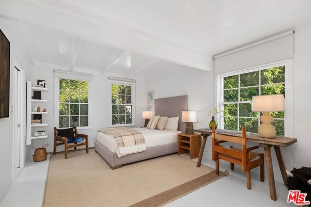 1455 Belfast Drive, Los Angeles CA: https://media.crmls.org/mediaz/caf4dcef-6d2a-4cb7-a64c-4f0635223e3d.jpg