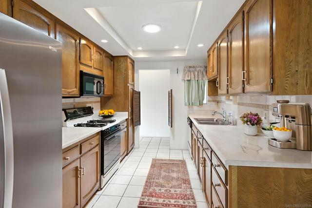 1231 Napa Ave, Chula Vista CA: https://media.crmls.org/mediaz/caf4fcac-2a6a-4a82-b61b-3b56b6e80833.jpg