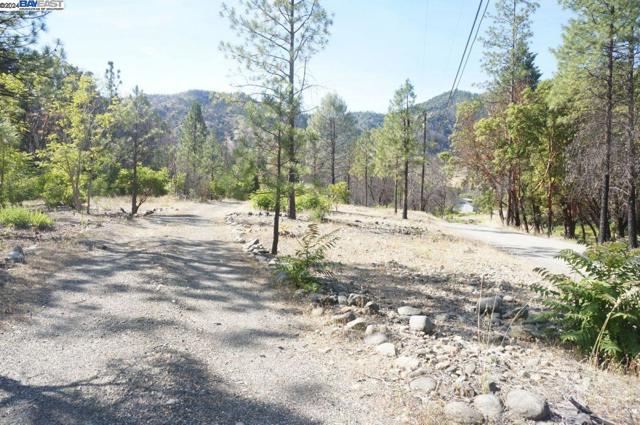 101 River Acres, Junction City CA: https://media.crmls.org/mediaz/caf62805-b8a2-43f5-a510-d196a467a7e8.jpg