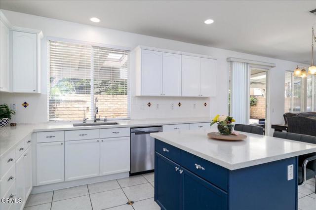 29065 Madrid Place, Castaic CA: https://media.crmls.org/mediaz/caf67d18-cb82-4cc4-8772-71a1e0965d1f.jpg