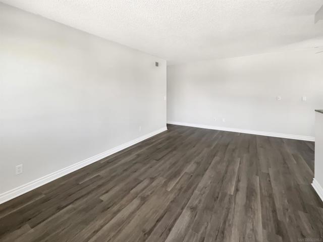 9860 Mission Viejo Ct, Santee CA: https://media.crmls.org/mediaz/caf73a75-f03f-4eb5-a11f-239fbcd4c2d2.jpg