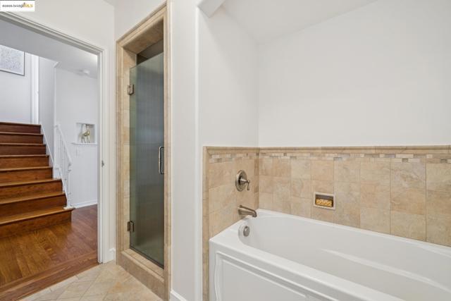 5968 Chabot Crest, Oakland CA: https://media.crmls.org/mediaz/caf79324-be2e-49c2-93c8-146f1e3e7e08.jpg