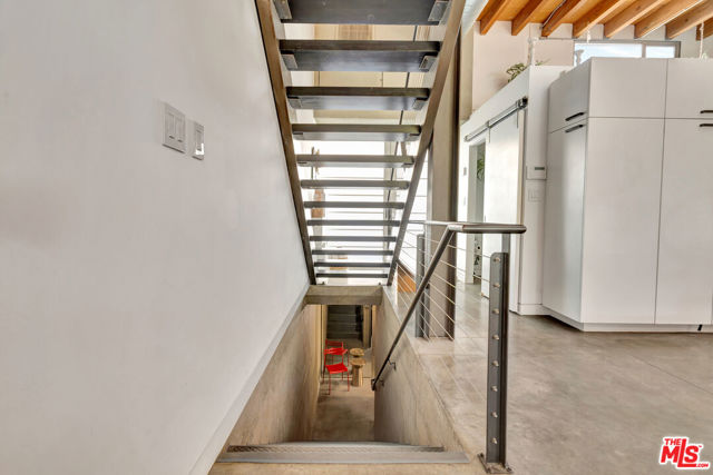 25 Brooks Avenue, Venice CA: https://media.crmls.org/mediaz/caf7c7ce-b474-423e-b99f-15227819a949.jpg