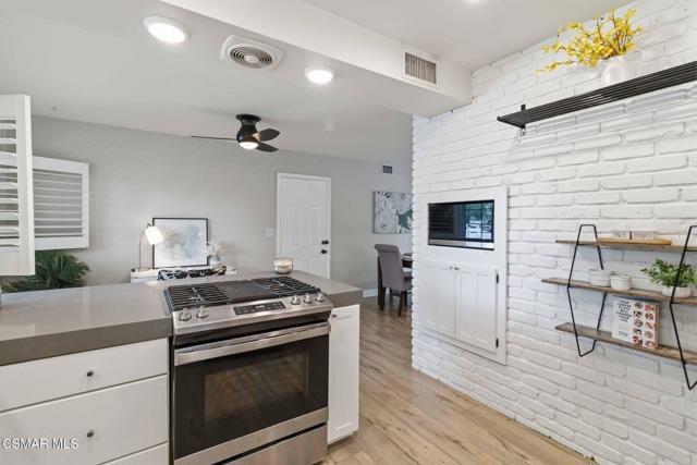 1881 Wellesley Drive, Thousand Oaks CA: https://media.crmls.org/mediaz/caf8990f-2feb-4c98-b540-6b9e104ca97f.jpg