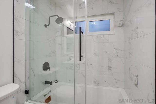 4512 Terraza Ct, San Diego CA: https://media.crmls.org/mediaz/caf8b56d-4bd6-4eb6-80f1-0c28242bce29.jpg
