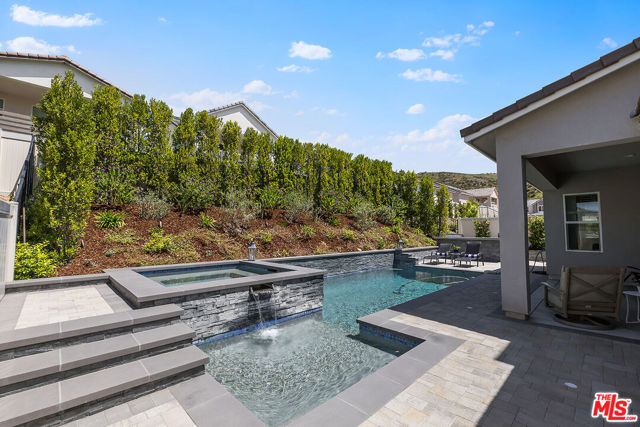 18113 Tableau Way, Santa Clarita CA: https://media.crmls.org/mediaz/caf95db4-e37b-4129-802d-88cc036372f0.jpg