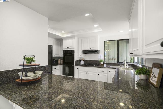 2200 Oneida Cir, Danville CA: https://media.crmls.org/mediaz/caf97963-727b-4d31-b5a3-5cfa2d93903e.jpg