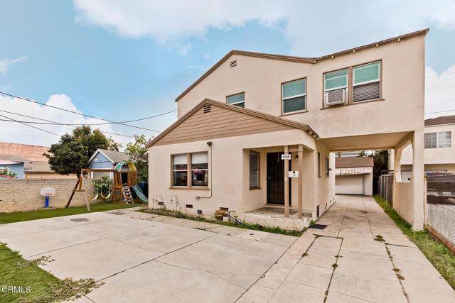 426 W Arbor Vitae Street, Inglewood CA: https://media.crmls.org/mediaz/caf9bd48-26bc-406d-bb49-46453f94ebda.jpg