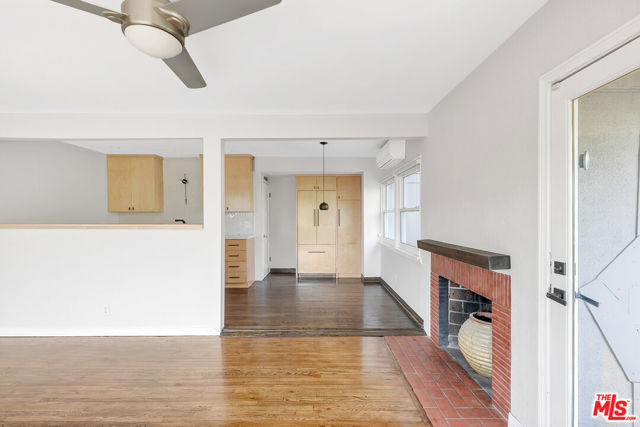 2073 VINE Street, Los Angeles CA: https://media.crmls.org/mediaz/cafa0494-751a-4347-9315-6be2ae9da63e.jpg