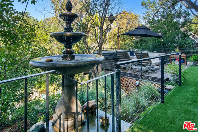 3631 Buena Park Drive, Studio City CA: https://media.crmls.org/mediaz/cafa4c93-91c9-4547-a451-3ed808289da0.jpg