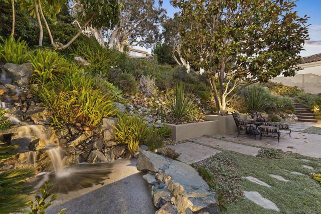7207 Fairway Rd, La Jolla CA: https://media.crmls.org/mediaz/cafa8ebc-c453-4a34-81b2-690600ec1443.jpg