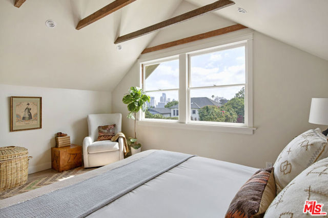 844 E Kensington Road, Los Angeles CA: https://media.crmls.org/mediaz/cafaa6aa-c5a8-4bdc-b105-a1e8ee64d20d.jpg
