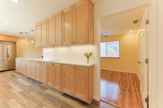 9355 Holly Oak Way, Salinas CA: https://media.crmls.org/mediaz/cafaccc6-562a-4e1a-a5c9-735953d0441b.jpg