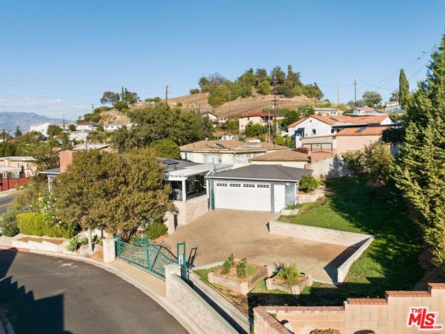 2533 Lombardy Boulevard photo 32