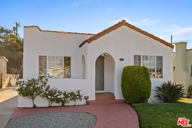 6727 7th Avenue, Los Angeles CA: https://media.crmls.org/mediaz/cafb4e3c-209a-4435-ab5e-dc8d33749dd2.jpg