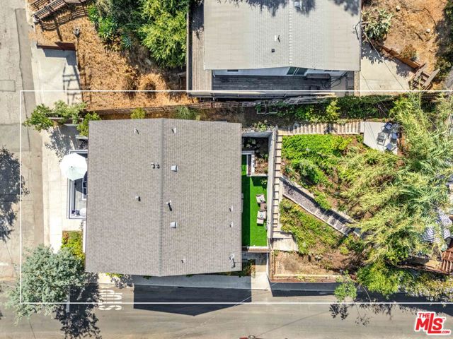4841 Minden Place, Los Angeles CA: https://media.crmls.org/mediaz/cafbc900-d5a6-4ab5-9ee9-f466d67d6e09.jpg