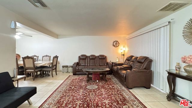 20159 Cohasset Street, Winnetka CA: https://media.crmls.org/mediaz/cafbed0b-d414-4404-942a-82cbbe1b5d6f.jpg