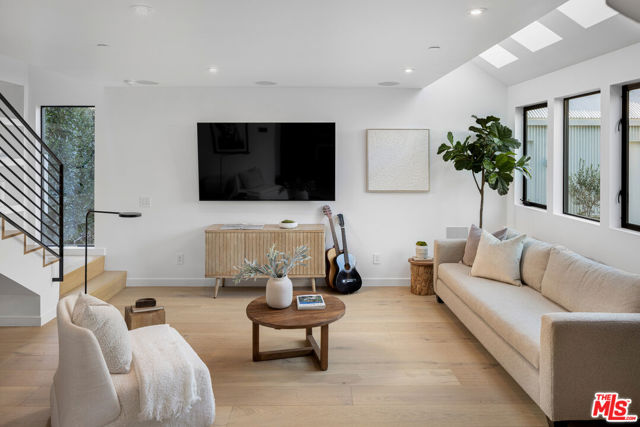 1821 Penmar Avenue, Venice CA: https://media.crmls.org/mediaz/cafbf5f1-8d34-4c92-bc10-e81dfaf1264a.jpg