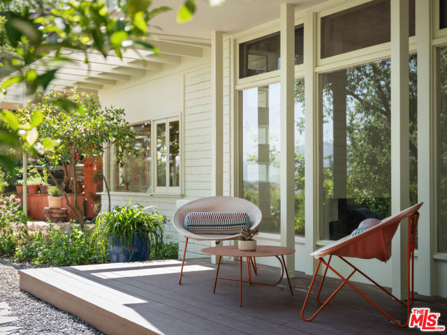 7349 Pacific View Drive, Los Angeles CA: https://media.crmls.org/mediaz/cafc21e4-411b-4aa5-b1a4-20e29c84ba22.jpg