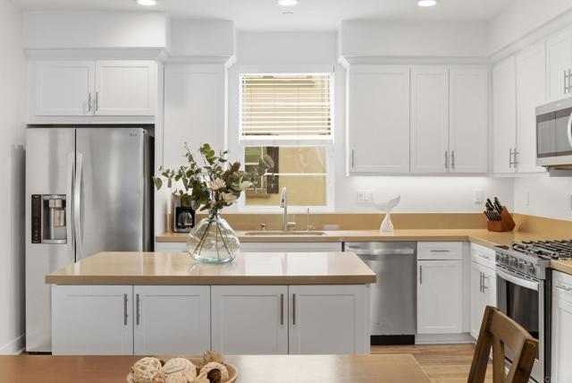 Detail Gallery Image 13 of 37 For 4367 Pacifica Way #2,  Oceanside,  CA 92056 - 3 Beds | 3/1 Baths