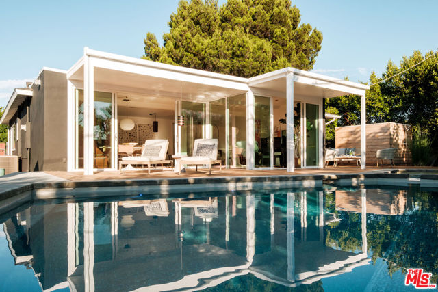 3625 Berryman Avenue, Los Angeles CA: https://media.crmls.org/mediaz/cafc8958-4e48-4eac-8c18-bca2eb57b380.jpg