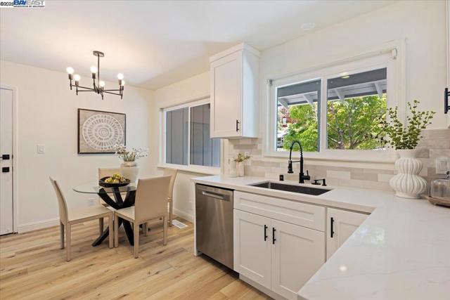 21 Muth Dr, Orinda CA: https://media.crmls.org/mediaz/cafcc488-16bb-49c5-b269-d2d0d93ffc76.jpg