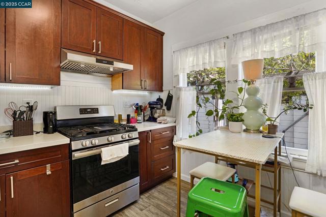 2006 Parker St, Berkeley CA: https://media.crmls.org/mediaz/cafd25b0-cfd4-4011-981a-7c77562ade4c.jpg