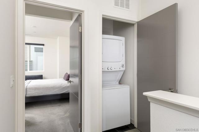 2563 State St, Carlsbad CA: https://media.crmls.org/mediaz/cafd5fe9-08d0-493f-9f36-978e04f04306.jpg